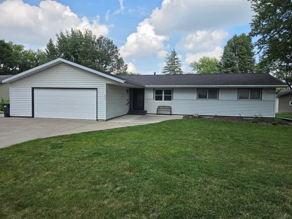 522 4th Ave SE, Sioux Center, IA 51250