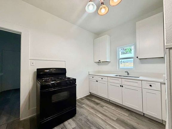 4th image of 224 Lowell St APT 2