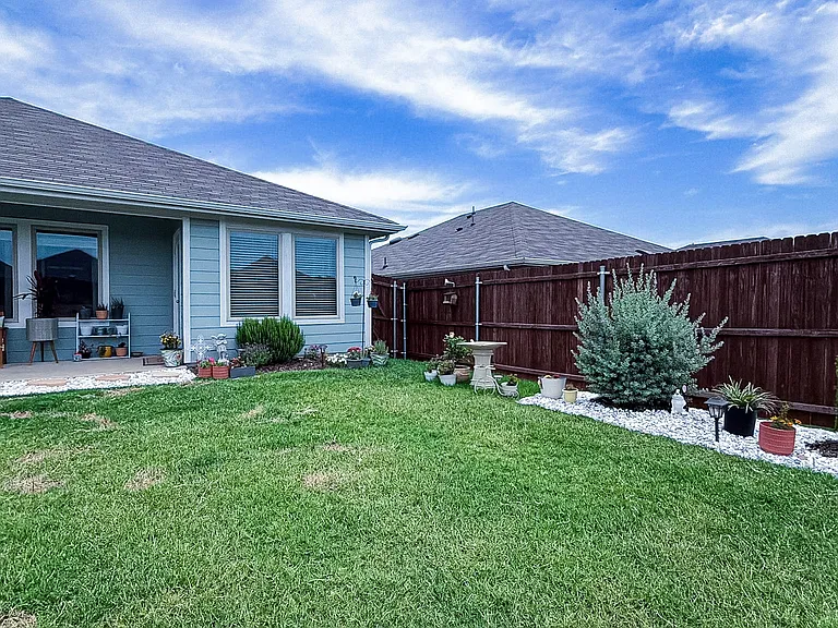 702 Sunlight Loop — Photo 35