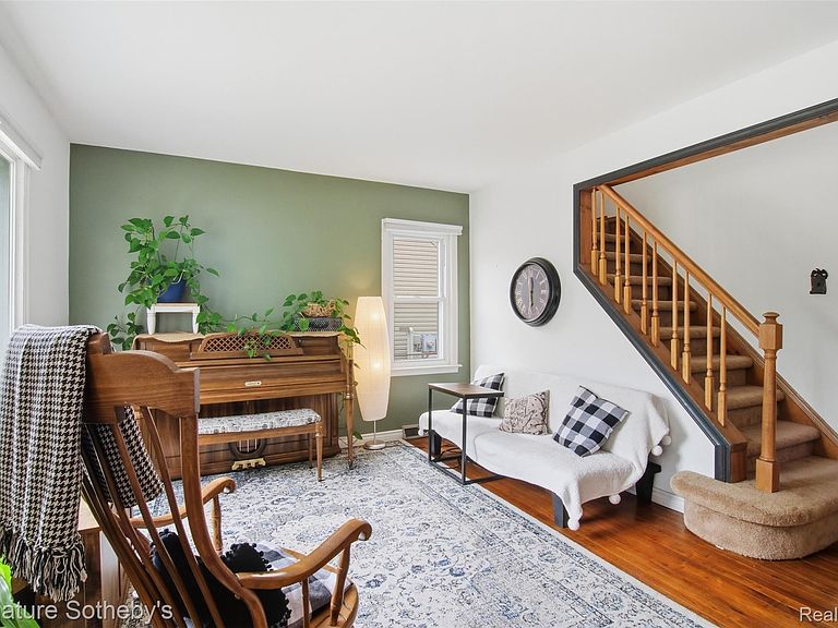 Listing photo 3