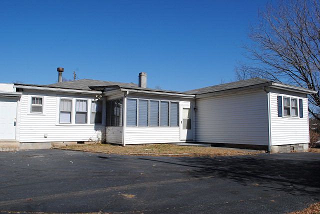 1st image of 693 Henry St