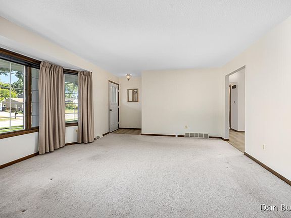 5th image of 3745 Piute Dr SW