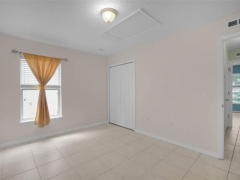 265 Jocelyn Dr — Photo 14