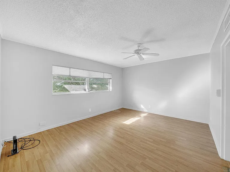 1035 Country Club Dr #407 — Photo 10