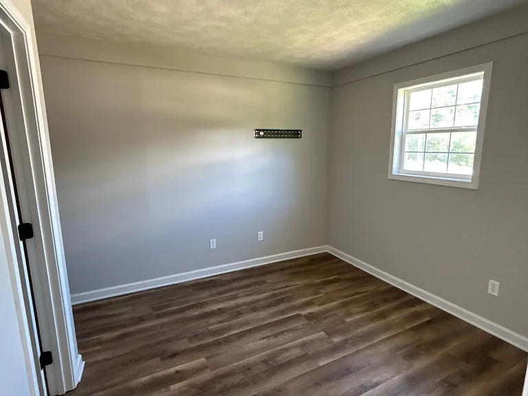144 Sarah Cir #14 — Photo 6