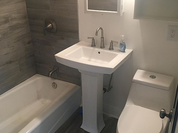 5th image of 2851 Sheridan Ave #201