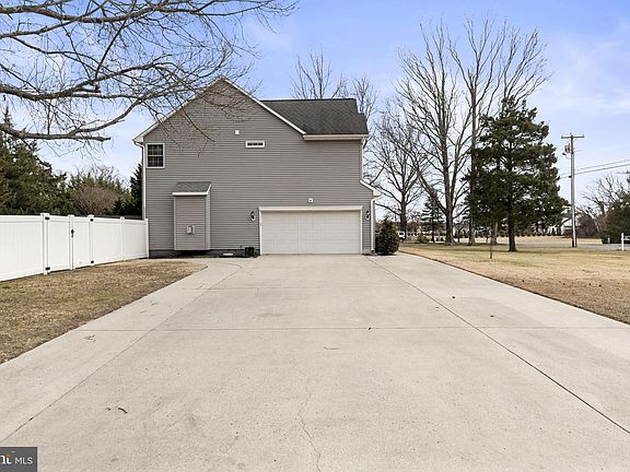 5th image of 505 S 1st Rd