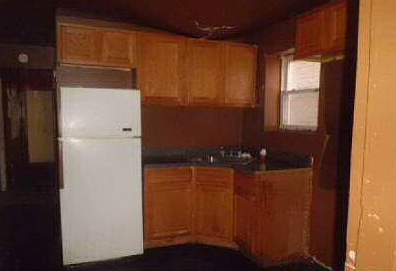 3rd image of 4947 W Superior St