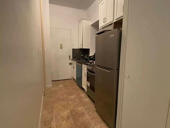 3rd image of 361 E 10th St APT 27A