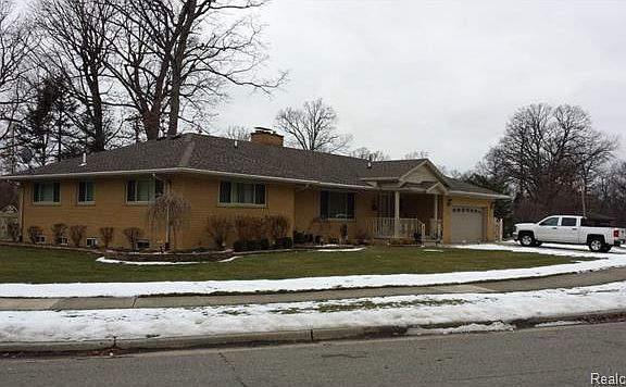 2nd image of 5695 Golfview Dr