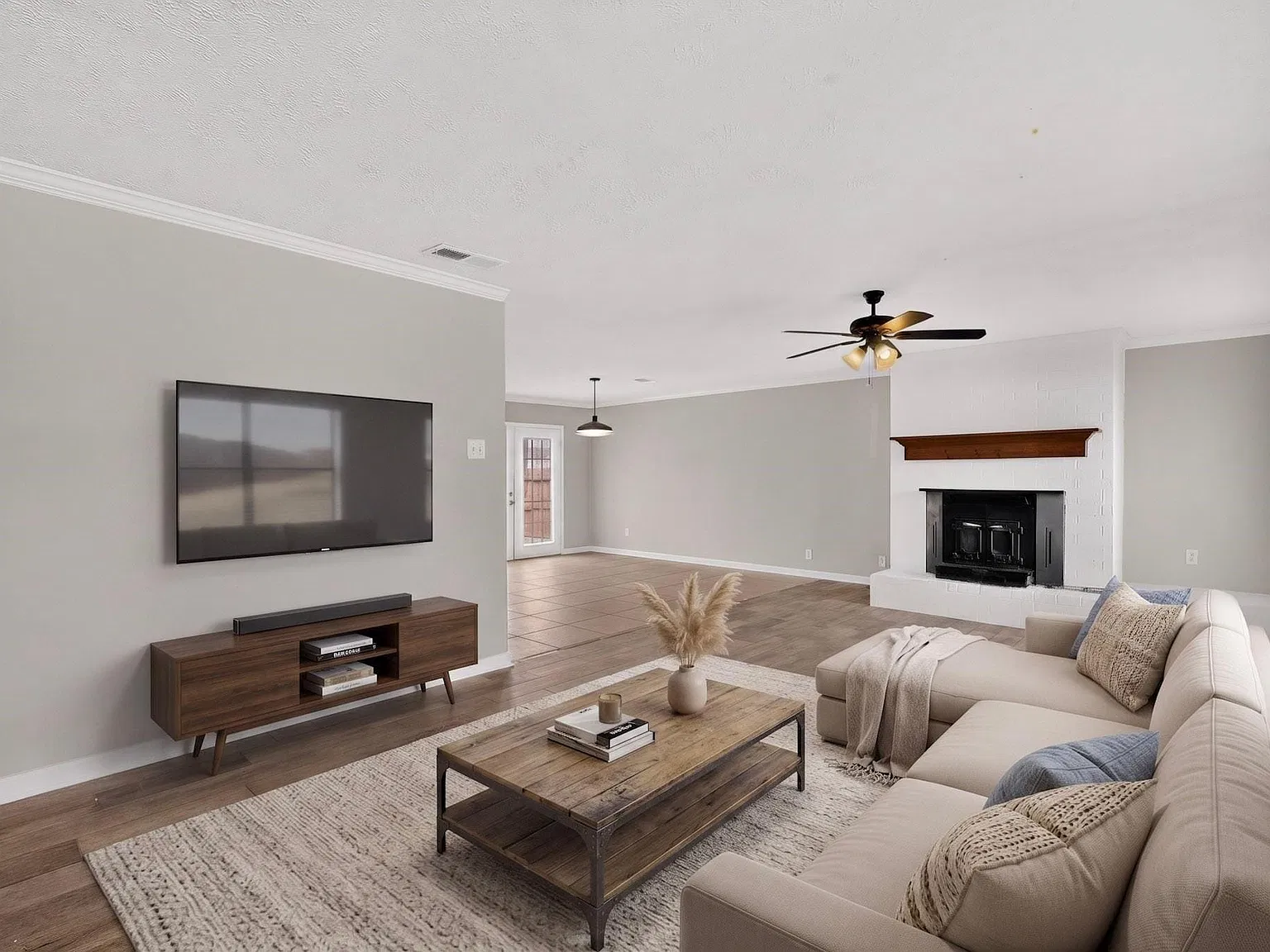 3 bed, 2.0 bath, 1304 sqft, $1,800 — Photo 2