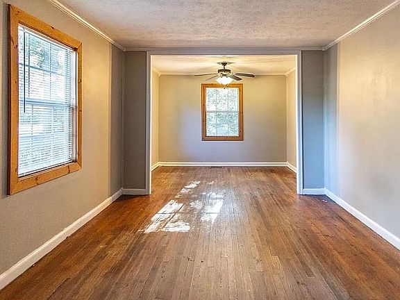 2nd image of 104 Ricardo St