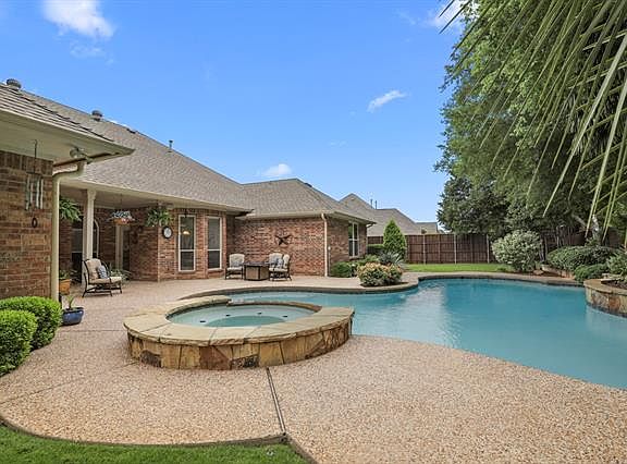 2nd image of 2608 Russwood Dr
