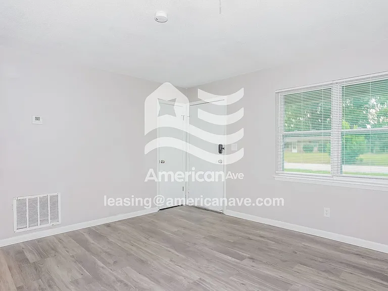1494480_002_wm_-_living_room_13079818.jpg