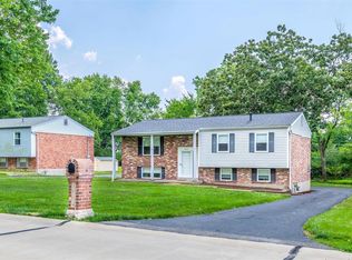 1004 Carole Ln, Ballwin, MO 63021
