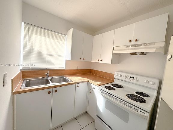 4th image of 2840 NW 15th Ct #2