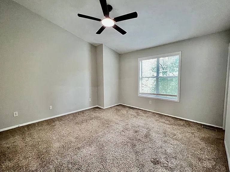 1804 Queen Anne Ct — Photo 17