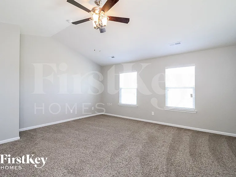 1438 Waverly St — Photo 8