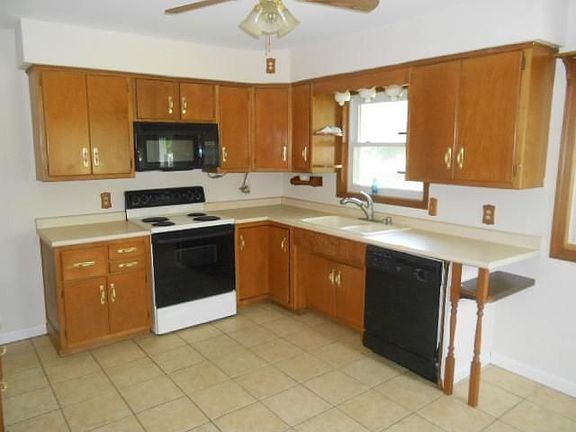 3rd image of 1057 Harrison Blvd