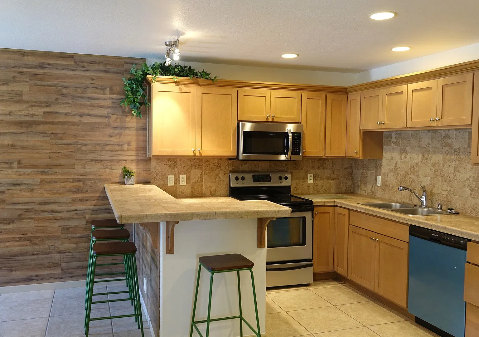 Centrally Located Condo at Alahou Villas — Photo 2
