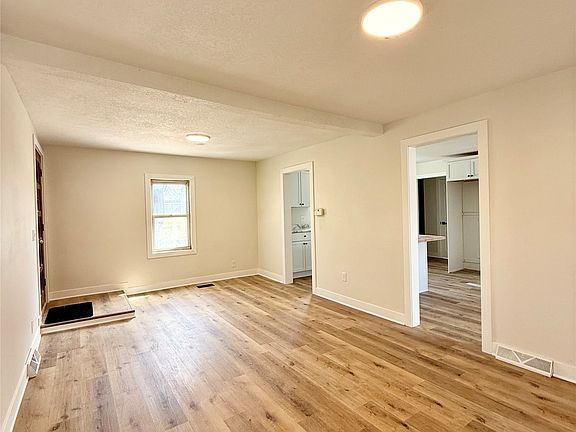 4th image of 509 E Thornton Ave