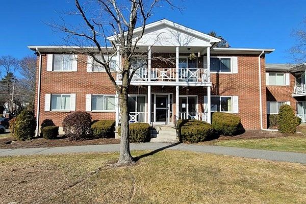 1st image of 1 Bayberry Dr APT 2