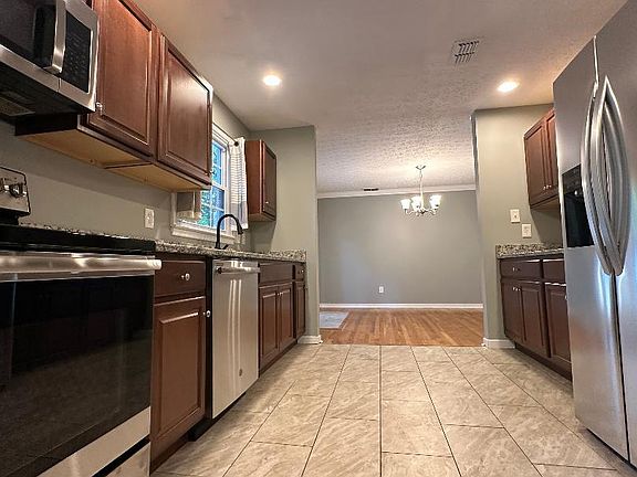 3rd image of 6208 Holly Trace Dr