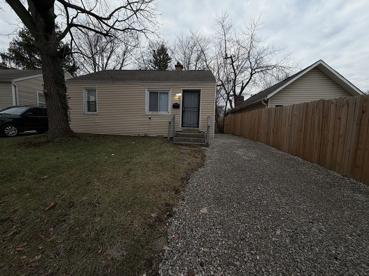 2323 McGuffey Rd photo 1