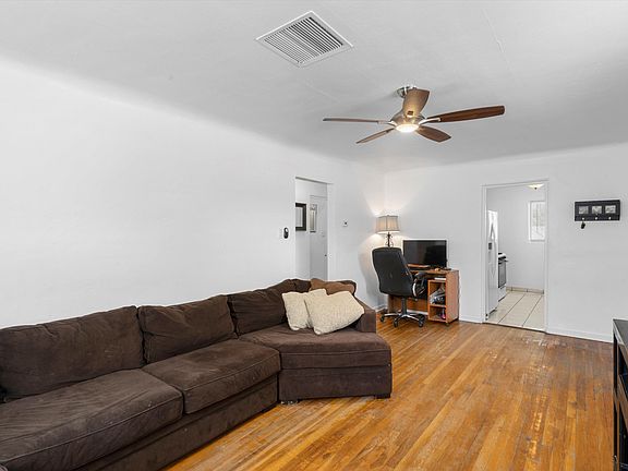 4th image of 333 General Chennault St NE