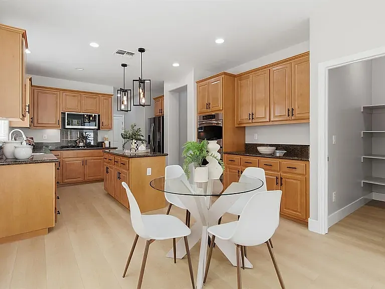 456 N Sierra Madre St — Photo 16
