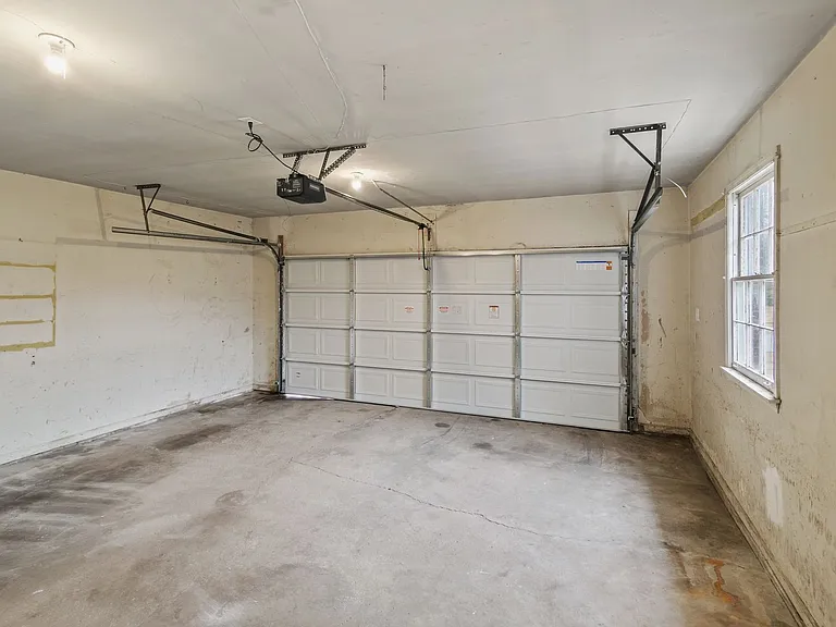 18135 Cherrywood Ln — Photo 22