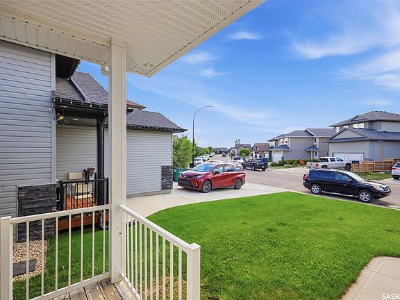 3rd image of 123 Henick CRESCENT