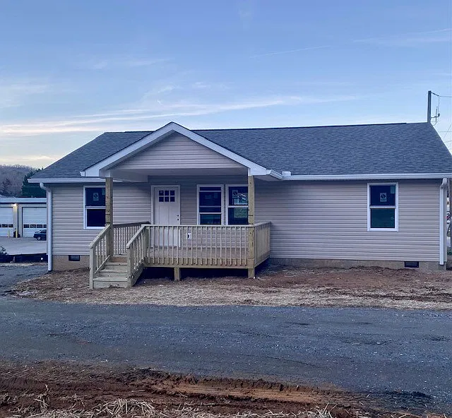 85 Maple St — Photo 1