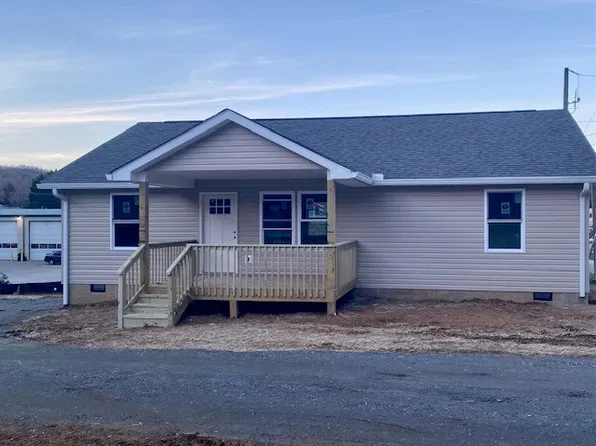 85 Maple St, Franklin, NC 28734