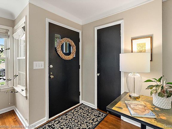 5th image of 16051 Amherst Ave