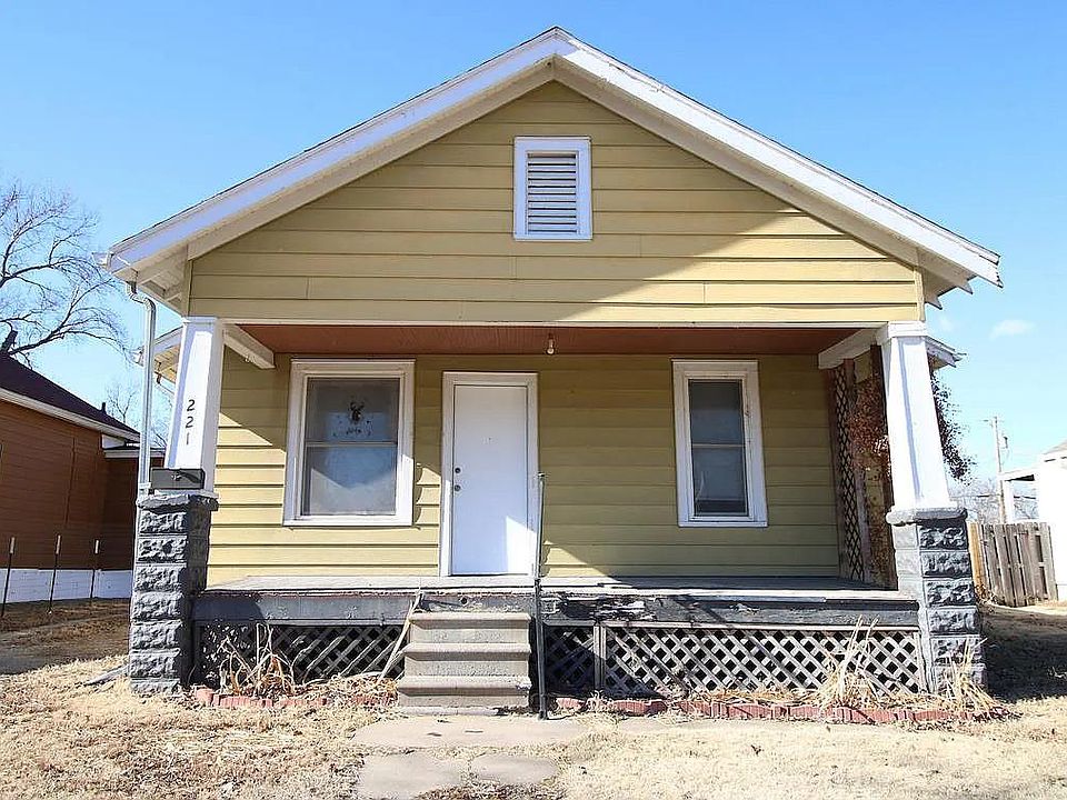 1st image of 221 N Kansas Ave