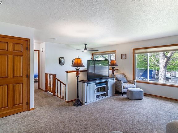 5th image of 1302 SW 41st St