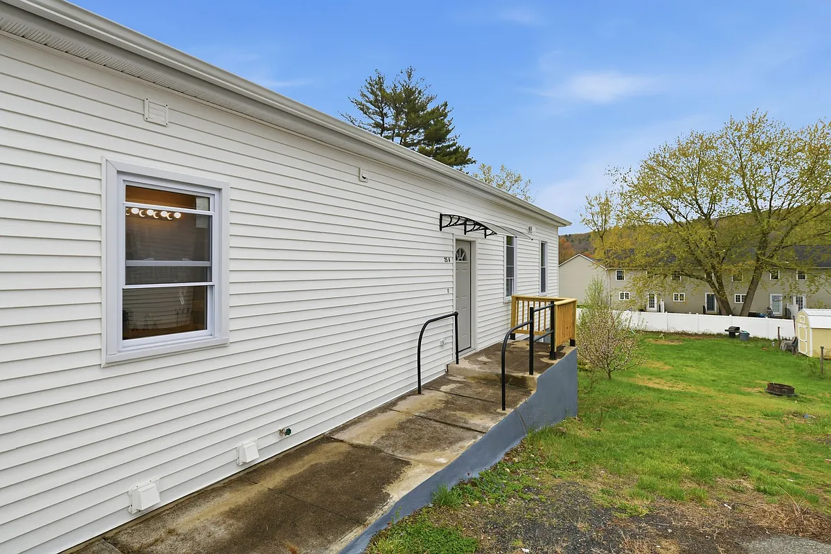Building Photo - 25 Bourne St #A