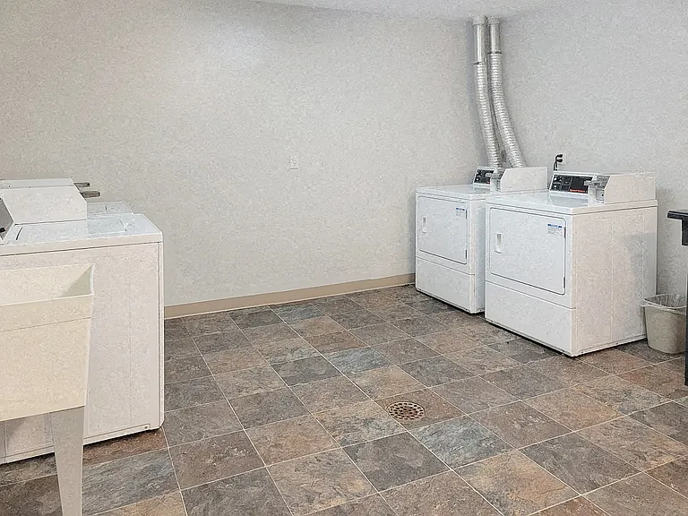 Squires Manor Apartment Homes — Photo 24