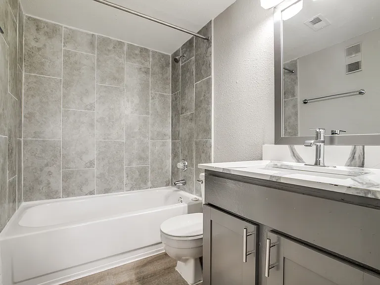The Sutton Apartments — Photo 30