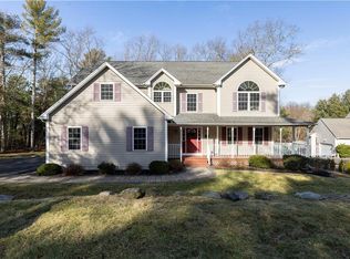 47 Wooded Grove Cir, South Kingstown, RI 02892