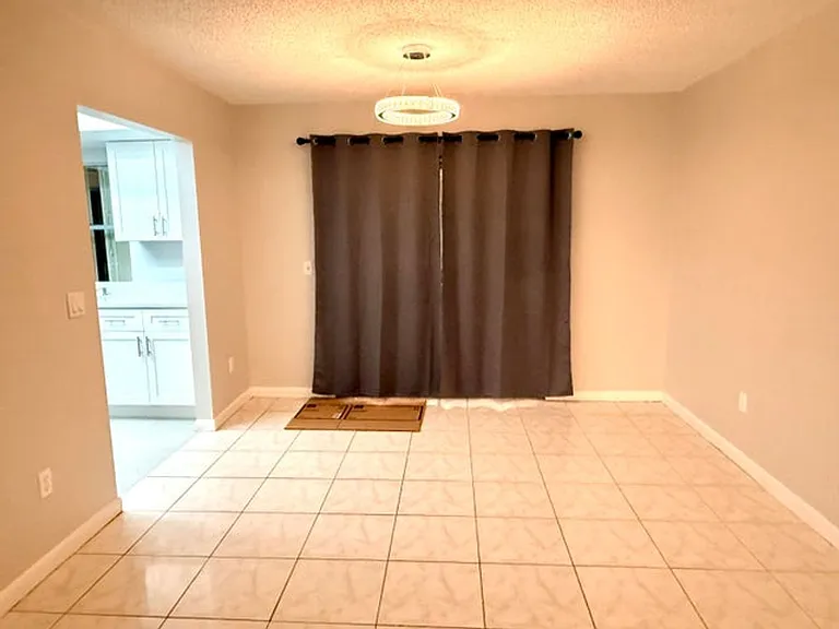 22800 SW 54th Way — Photo 2