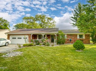 912 Primrose Dr, Wapakoneta, OH 45895