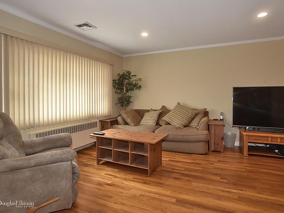4th image of 3663 Woodbridge Ln N