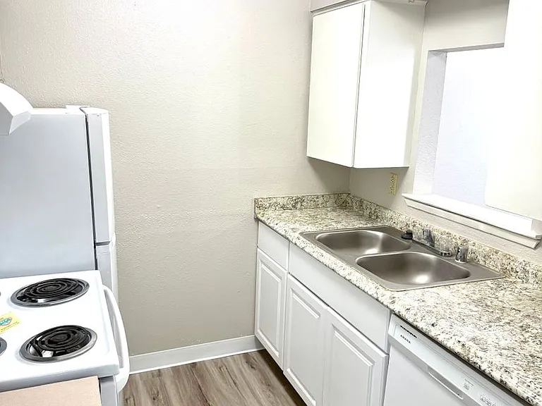 ZhH608 - R Street Apts — Photo 7