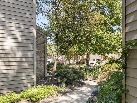 2nd image of 730 E Bayberry Ct E