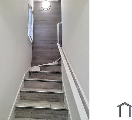 5th image of 7974 Macarthur Blvd #A