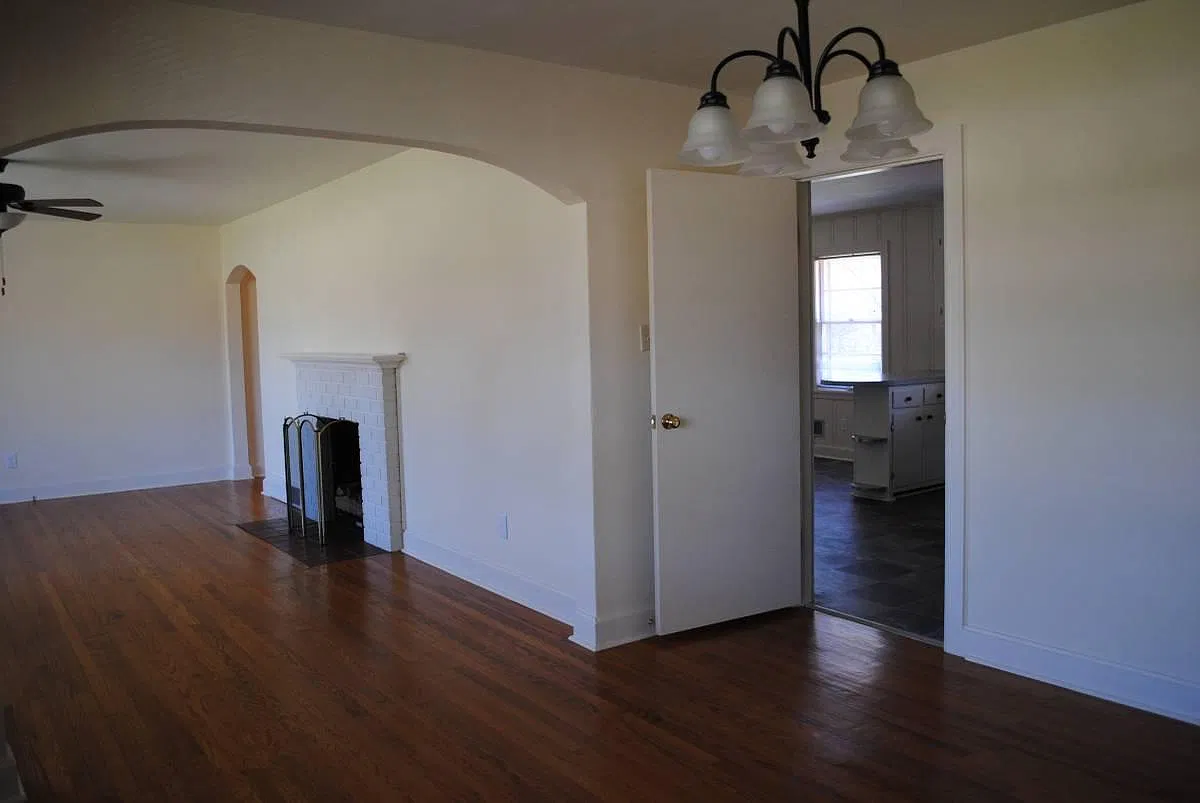 1245 Rodes Dr — Photo 3
