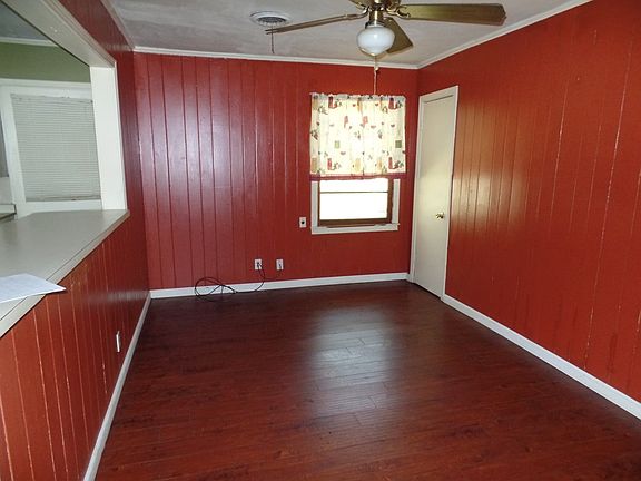 3rd image of 2515 E Denman Ave