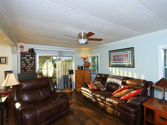 4th image of 873 Pecan Cir